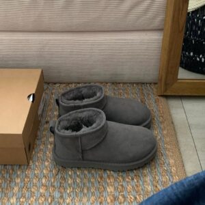UGG  boots